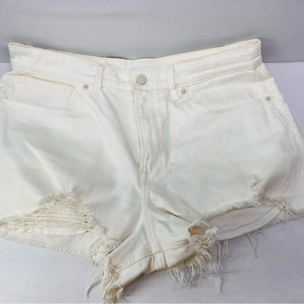 Good American Off-White Y2K Distressed Jean‎ Shorts